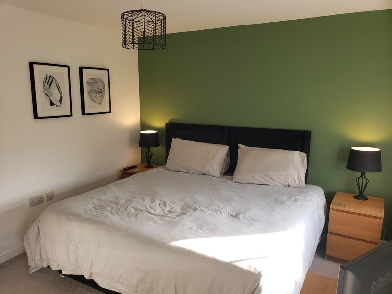 Ensuite bedroom that can be configured as either a superking or 2 single beds