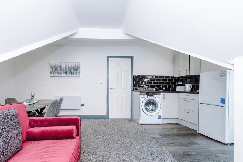 A seamless space for cooking, dining, and relaxing