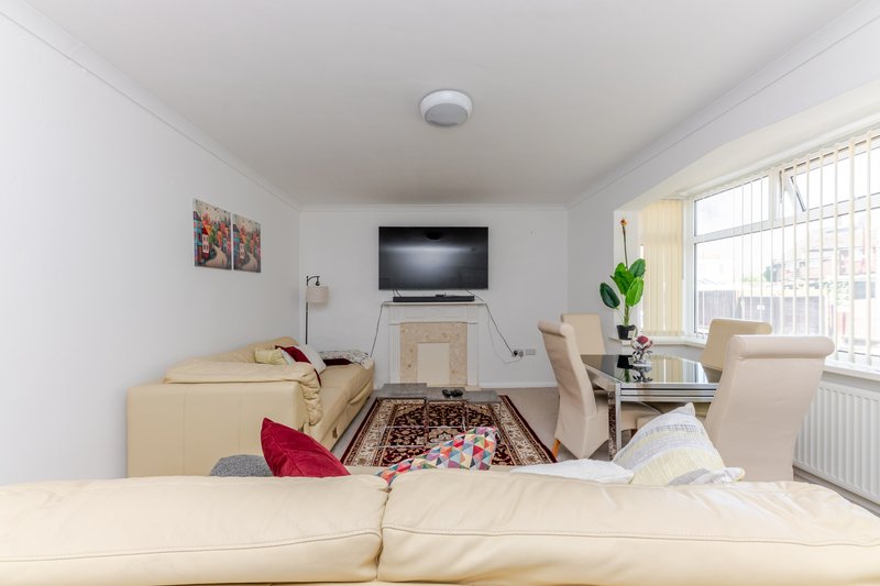 Stylish 3BR Home | Fast WiFi | Self Check-In