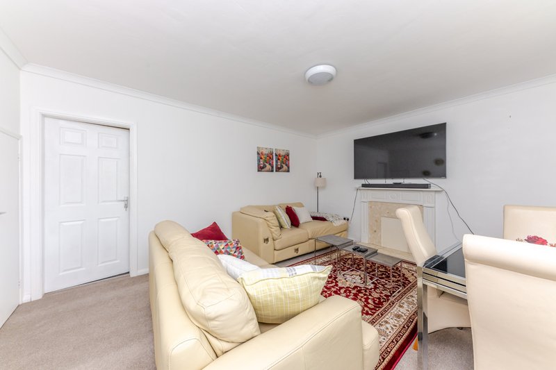Stylish 3BR Home | Fast WiFi | Self Check-In
