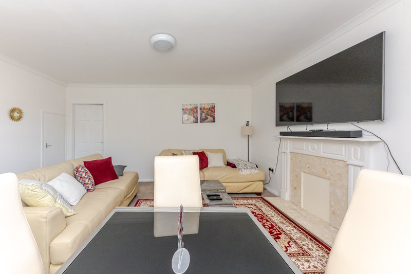 Stylish 3BR Home | Fast WiFi | Self Check-In