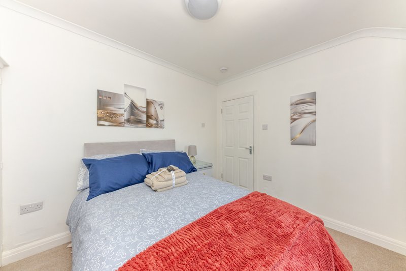Stylish 3BR Home | Fast WiFi | Self Check-In