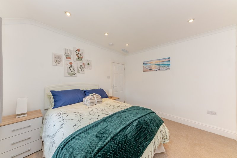 Stylish 3BR Home | Fast WiFi | Self Check-In