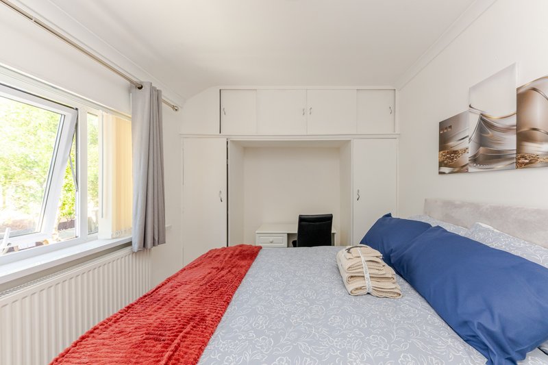 Stylish 3BR Home | Fast WiFi | Self Check-In
