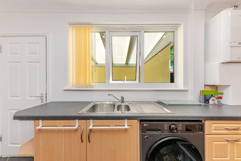 Stylish 3BR Home | Fast WiFi | Self Check-In