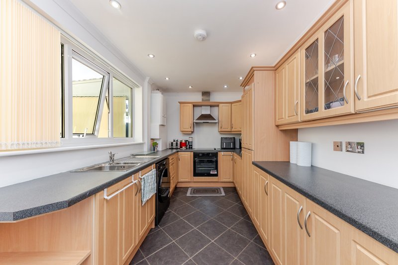 Stylish 3BR Home | Fast WiFi | Self Check-In