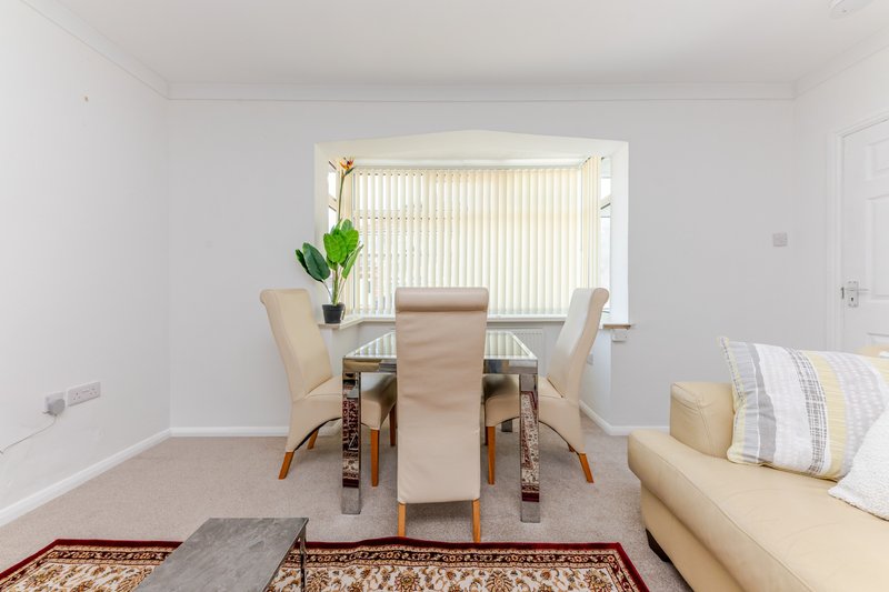 Stylish 3BR Home | Fast WiFi | Self Check-In