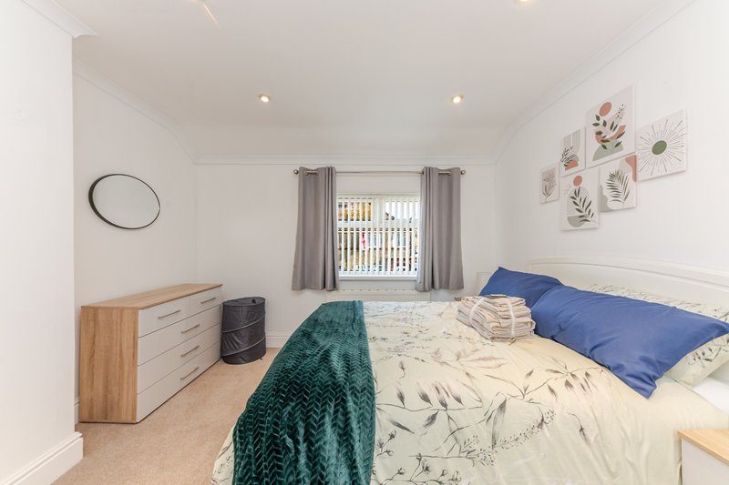 Stylish 3BR Home | Fast WiFi | Self Check-In