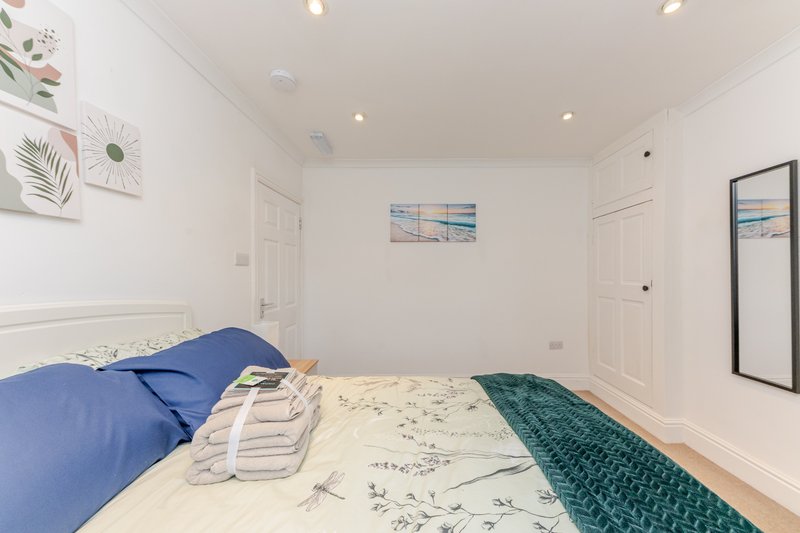 Stylish 3BR Home | Fast WiFi | Self Check-In