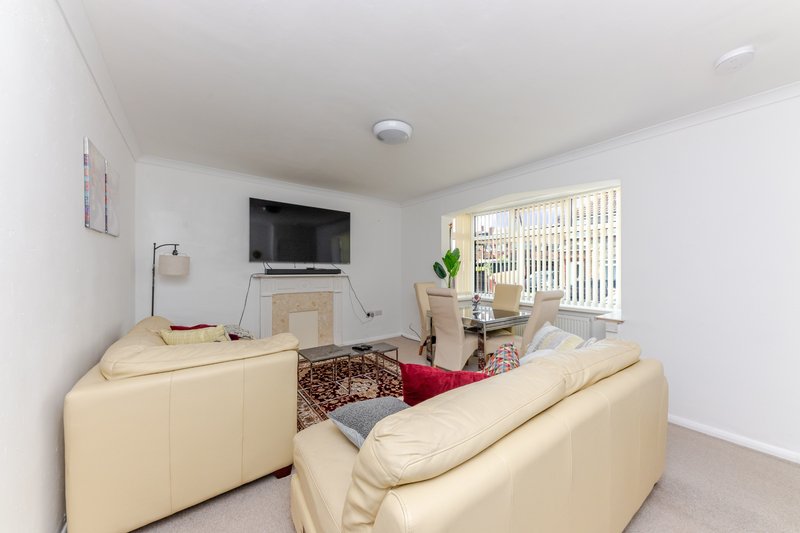 Stylish 3BR Home | Fast WiFi | Self Check-In