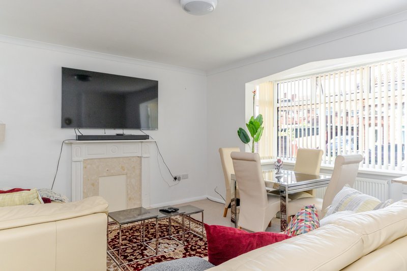 Stylish 3BR Home | Fast WiFi | Self Check-In