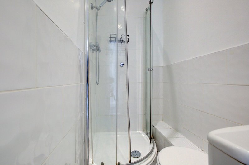 5-Bedroom House in Central Colchester with 2 En-Suites, Sleeps 11