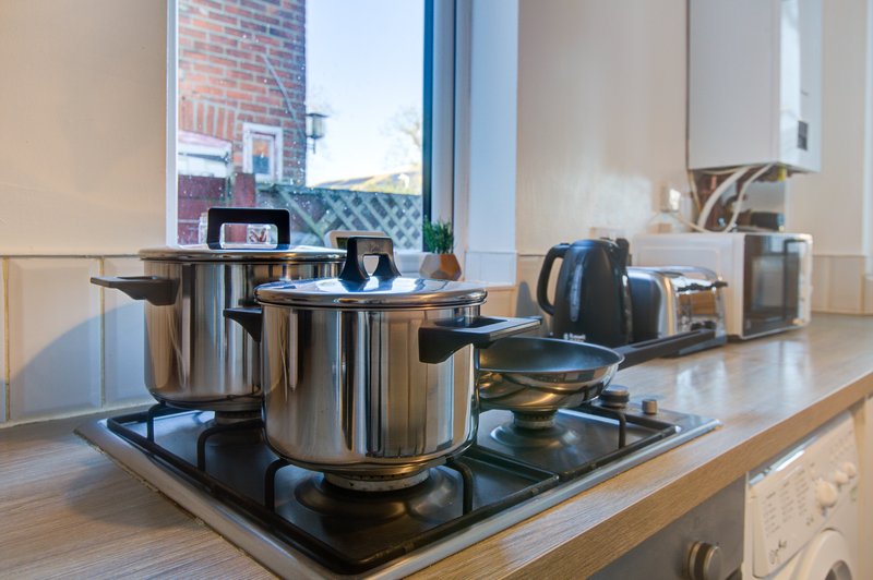 5-Bedroom House in Central Colchester with 2 En-Suites, Sleeps 11