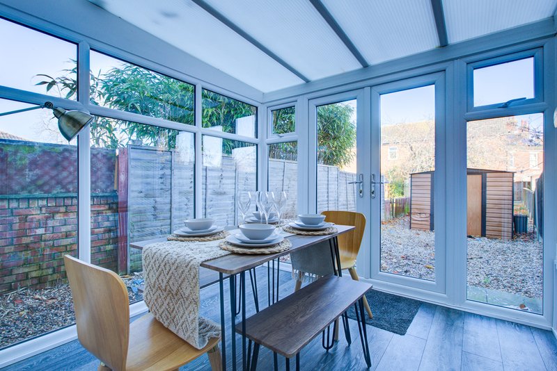 5-Bedroom House in Central Colchester with 2 En-Suites, Sleeps 11