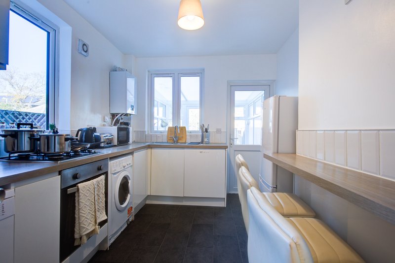 5-Bedroom House in Central Colchester with 2 En-Suites, Sleeps 11