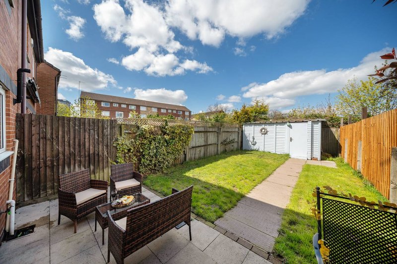 3 BD / Large Garden/ Driveway /Sleeps 8 / 1.5 Bath/ Pet Friendly