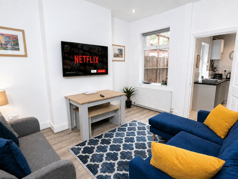 Contractors 4BR Home, Newly Refurb, Nr Centre