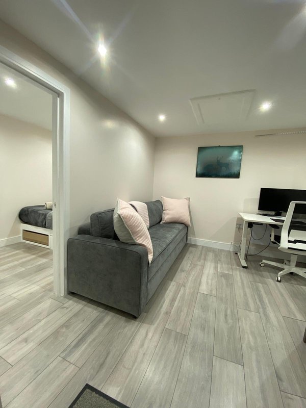 Moore Place - 1 Bed Guest Suite with Sitting room and Sofa Bed
