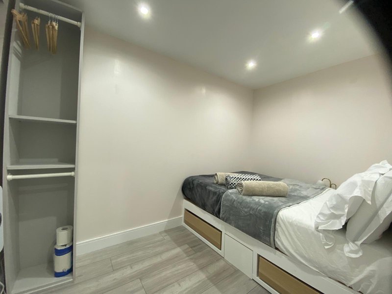 Moore Place - 1 Bed Guest Suite with Sitting room and Sofa Bed