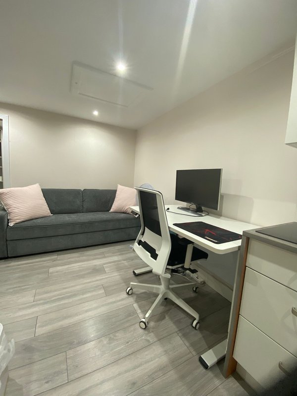 Moore Place - 1 Bed Guest Suite with Sitting room and Sofa Bed