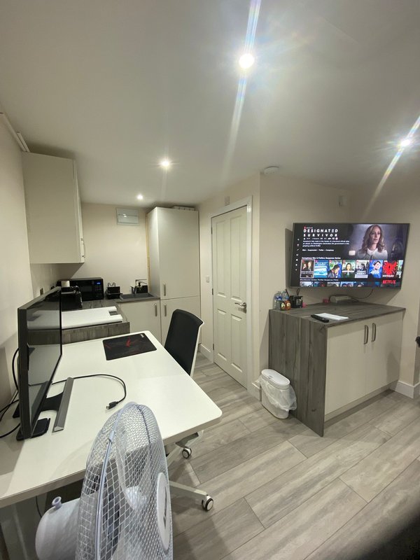 Moore Place - 1 Bed Guest Suite with Sitting room and Sofa Bed