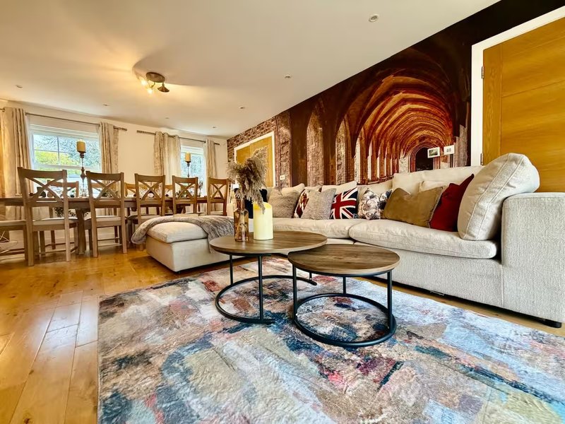 Welcome to The House of Brilliant Brains