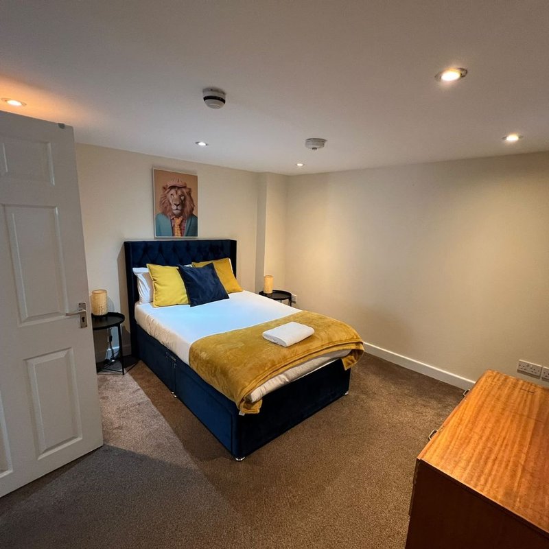 Stylish 2-Bed House Near City Centre| Free Parking