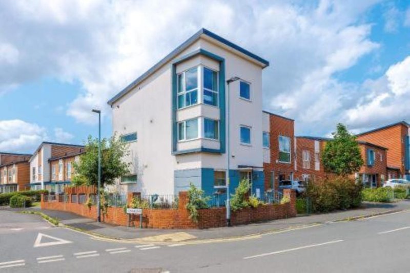Large Townhouse by the Etihad & Coop Live Arena with Parking