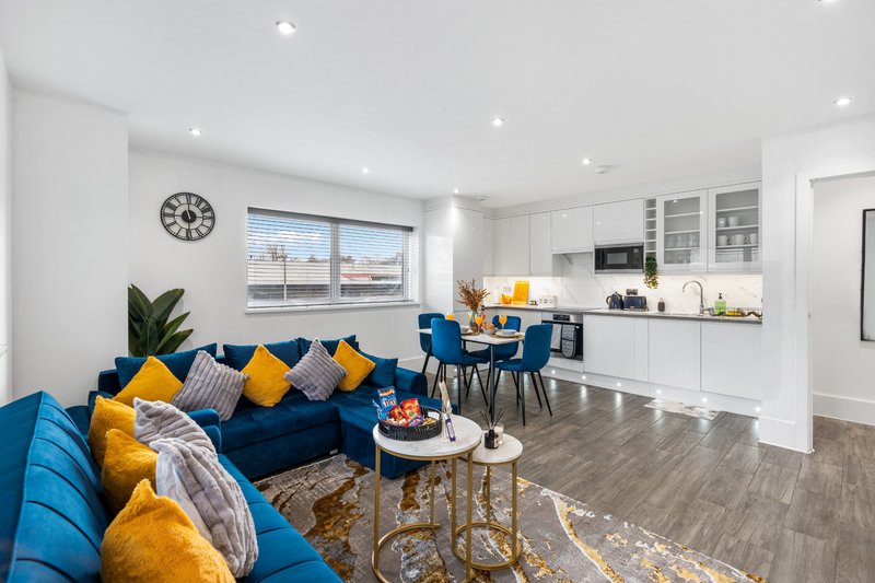 Hove Station | 2-Bed 2-Bath | Business & Contractor Stay