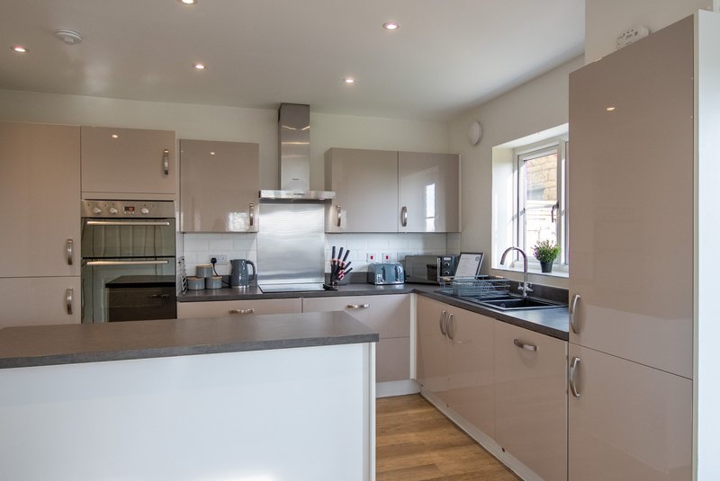 Large 5-Bed House - Perfect for Workers & Families