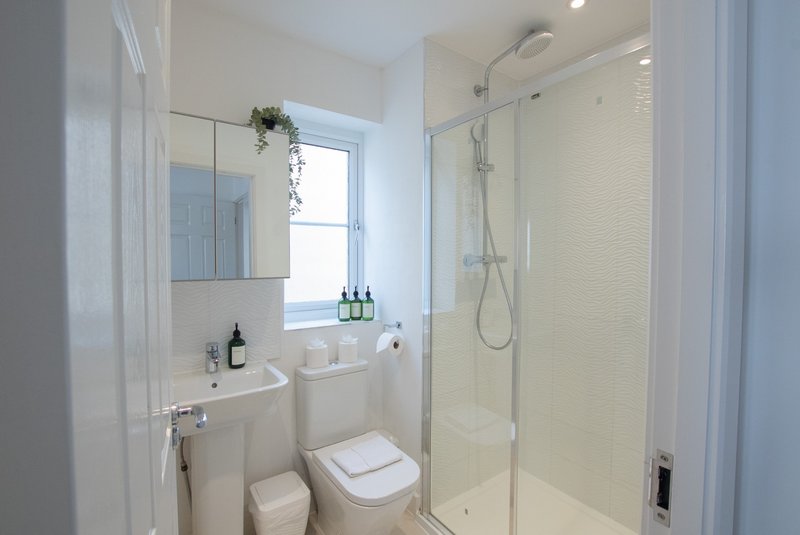 Large 5-Bed House - Perfect for Workers & Families