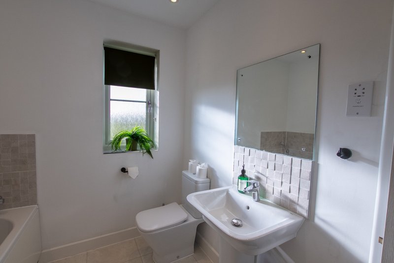 Large 5-Bed House - Perfect for Workers & Families