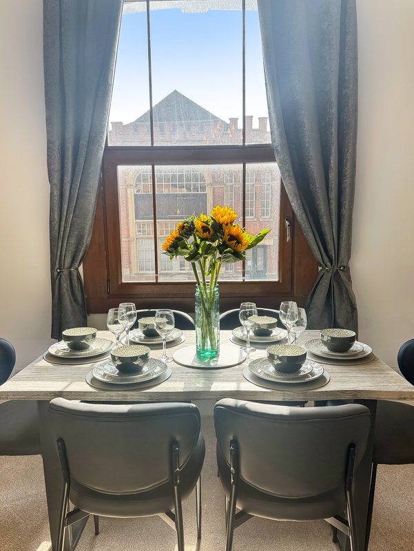 Amaya Twenty Six 3 bed Spaious apartment in Grantham town centre with allocated parking close to A1