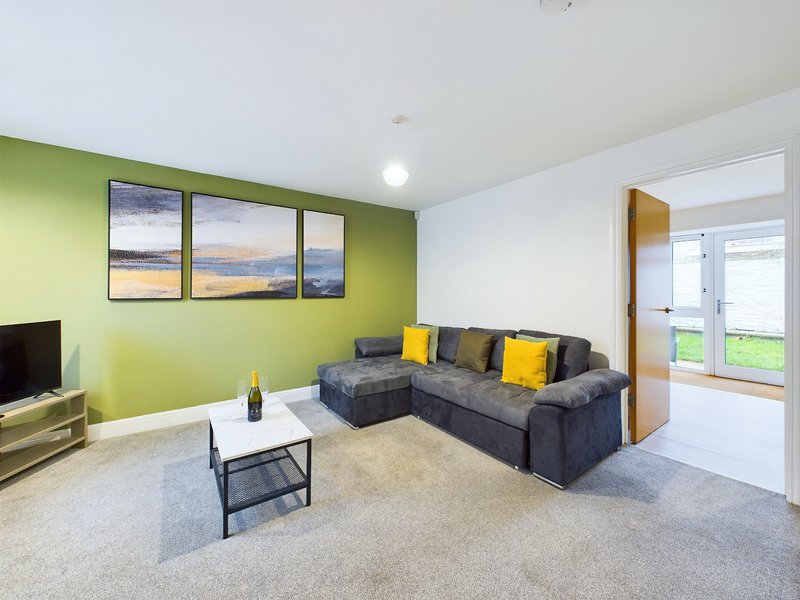 Bredon Court | Modern Home | Beach & Parking