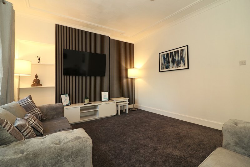 Newly renovated 2BR Cottage Flat - Stenhousemuir