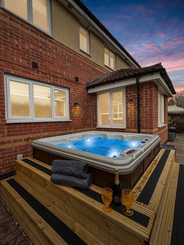 Amaya Eight 5 bedroom House Fernwood Driveway & Garden - Hot tub