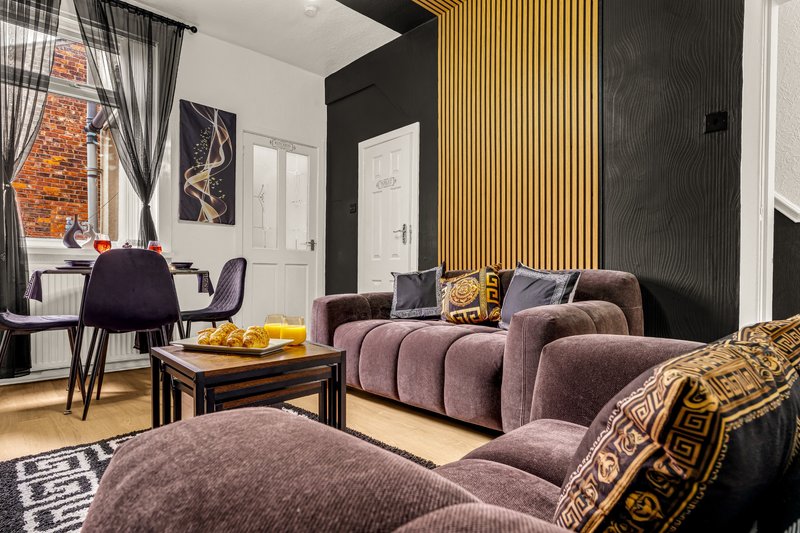 Stunning 4BD Home-Free Parking - Wi-Fi - Ensuite