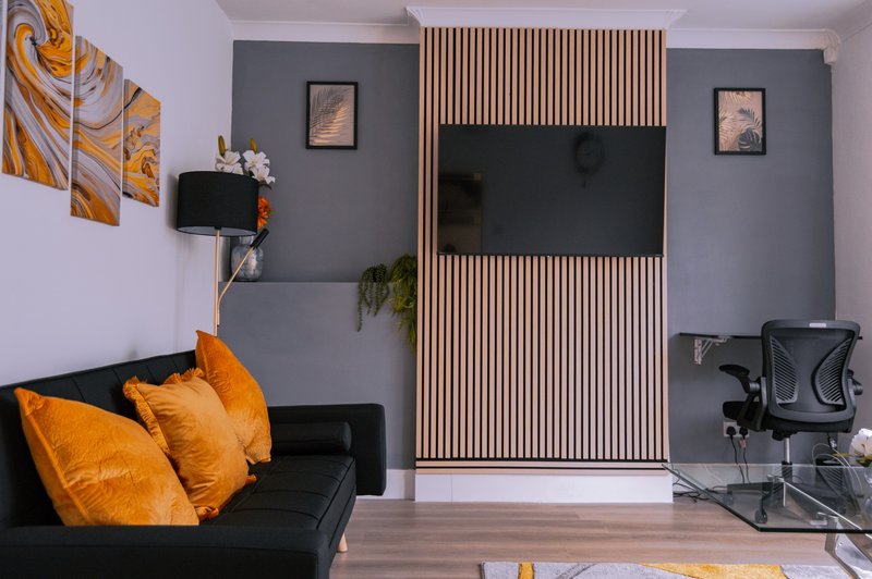 Modern 5 Bedroom all en suites, private driveway, in South London
