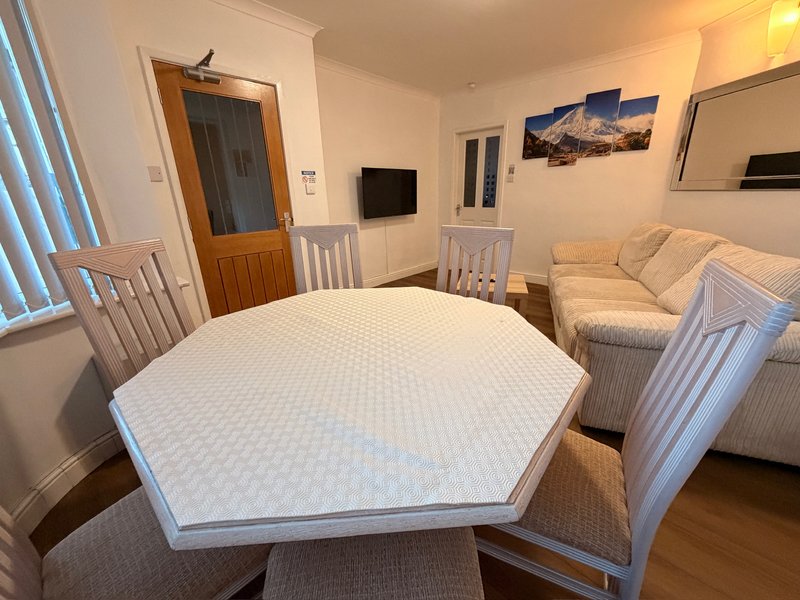 Spacious 5BR Home|FREE Parking & Wi-Fi|Garden