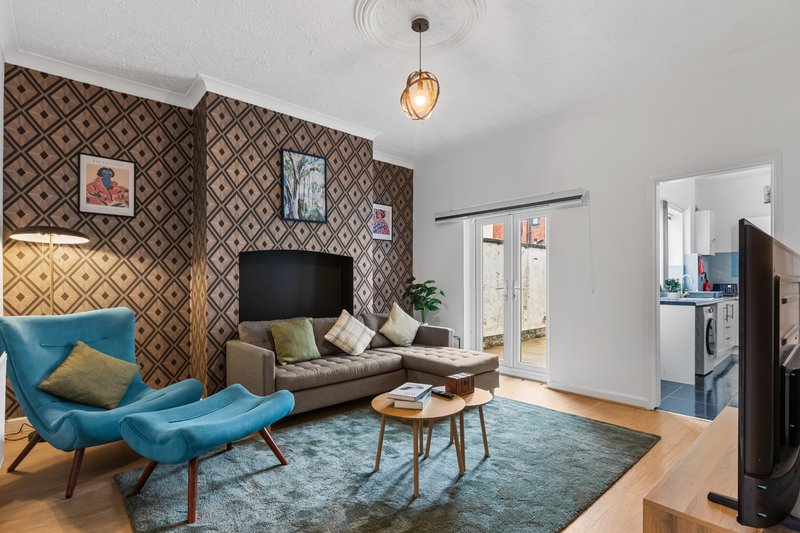 5-Bedroom - Sleeps 8 Contractor House, Greater Manchester — Free Parking, 20 min Manchester