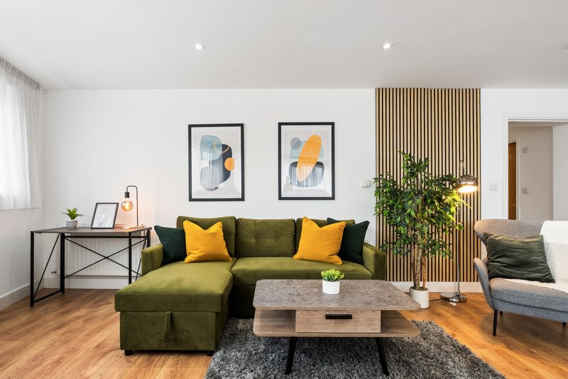 Premium 2Bed 2 Bath Flat with Gym, Lounge & Free Parking by Tube in Central Harrow