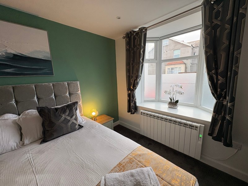 Central Location to town centre. Free on site parking