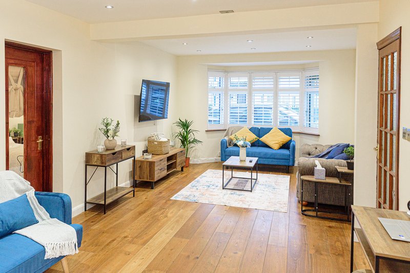 City Centre 4 Bedroom 2 bathroom with parking