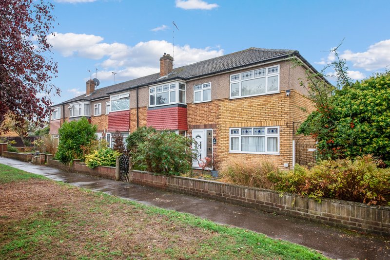 Large 4 Bed house- Waltham Cross, Enfield