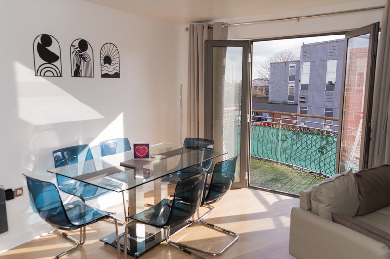 Highrise Balcony Stay in Heart of Wolverhampton
