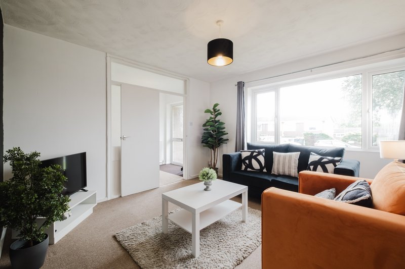 Spacious 3-Bed Home with Free Parking