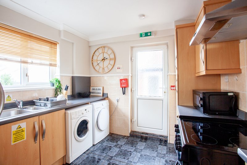 Bentley Lodge | Peaceful Family Retreat with Scenic Views & Modern Comforts
