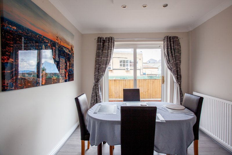 Bentley Lodge | Peaceful Family Retreat with Scenic Views & Modern Comforts