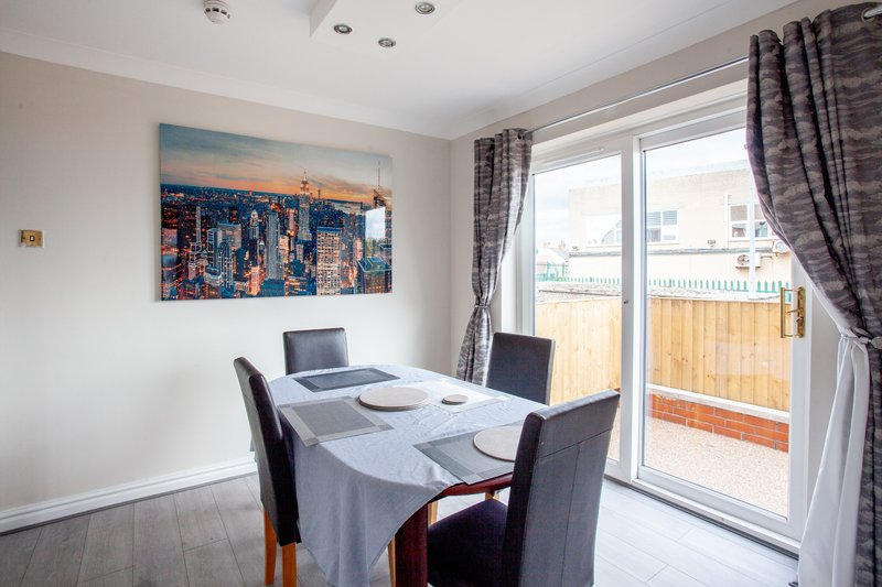 Bentley Lodge | Peaceful Family Retreat with Scenic Views & Modern Comforts