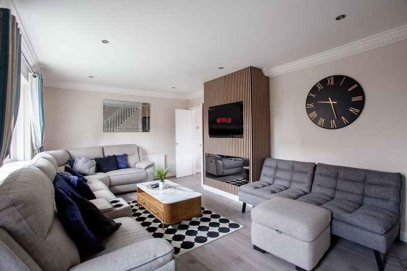 Bentley Lodge | Peaceful Family Retreat with Scenic Views & Modern Comforts